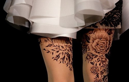 Выбираем стильные колготки с тату