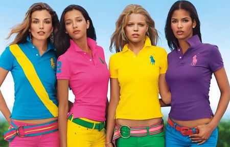 Практичность и красота современных женских футболок